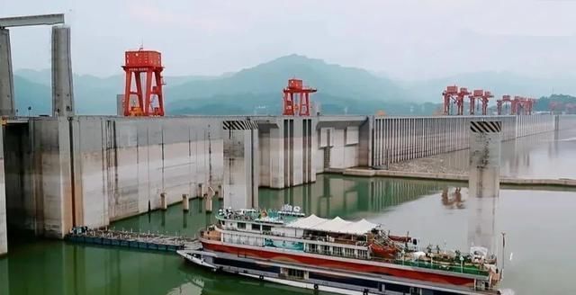  中餐厅|《中餐厅》从“听我的”到“我的错”，黄晓明变了，但赵丽颖哭了