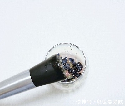  夏日|#夏日消暑，非它莫属#蓝莓苏打水