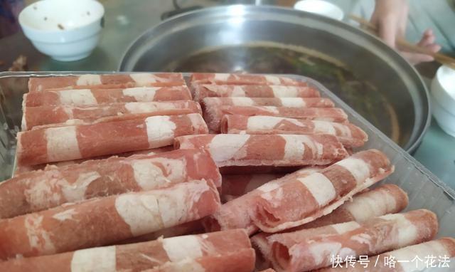 牛肉卷|回家“蹭饭”，80元买特价菜，倒在锅里感觉真的值