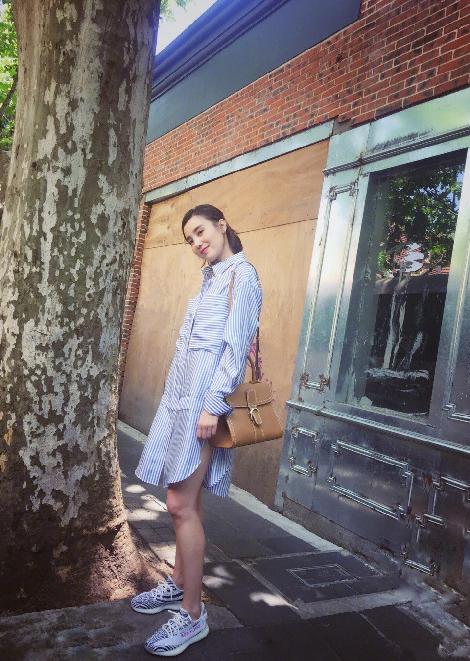  宋佳|宋佳娱乐圈气质独一份，穿黑色西装配白衬衫，男明星都很难帅过她