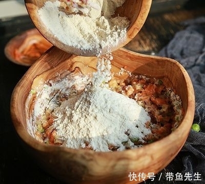 鱼法|香煎三文鱼饼 #非常规创意吃鱼法#