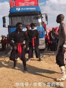 新郎|搞笑GIF：苍天啊！大地啊！为什么新郎不是我！我不甘心啊