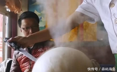 食材|本以为是个气球,切开后才知是惊喜,128元的大包子你想吃吗?