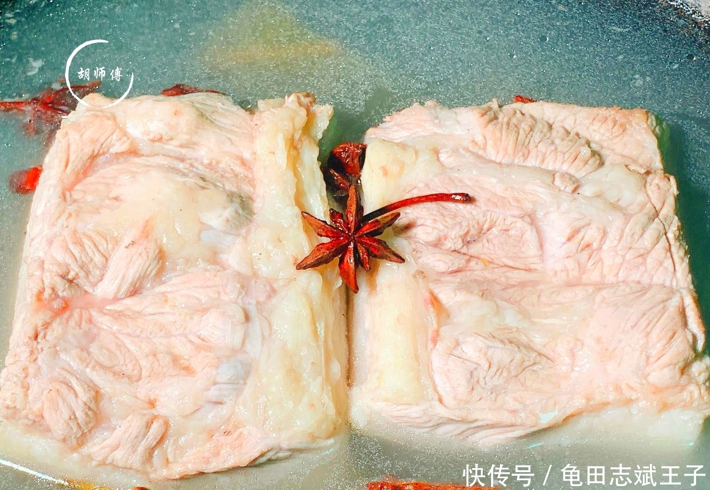 入到锅中|蒸扣肉时,焯水的肉直接炸就错了!牢记3点,肉软烂入味,真香