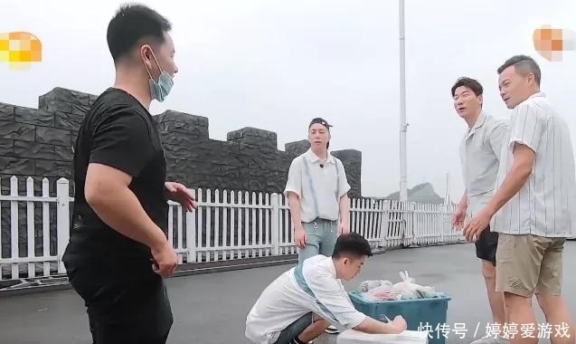 衣物|赵丽颖《中餐厅》暴露生活坏习惯,多次晚起床,房间邋遢衣物乱放