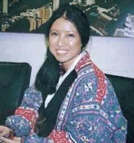 充满|三毛自杀之谜：4个月前出现在成都街头，眼神充满哀伤，之后在医院自缢