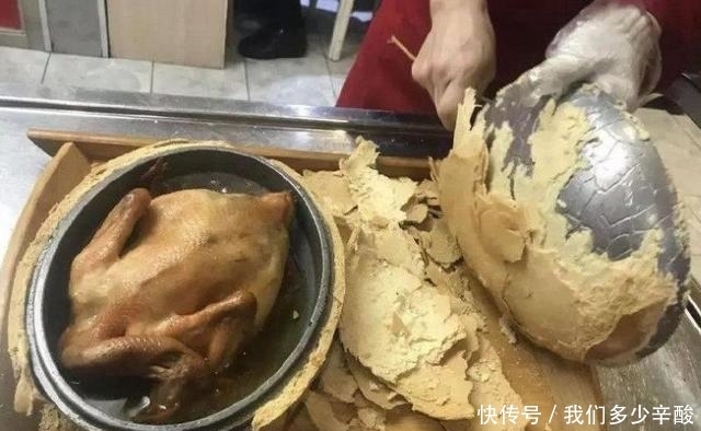 吃饭|餐厅吃饭,因好奇点了一个“面包鸡”,服务员切开后,集体傻眼了
