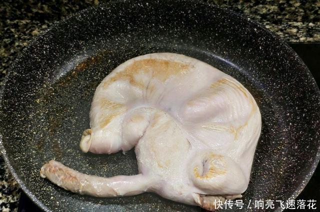 养胃|秋季,应该喝上一碗暖身养胃的猪肚鸡汤,汤浓味鲜营养价值高