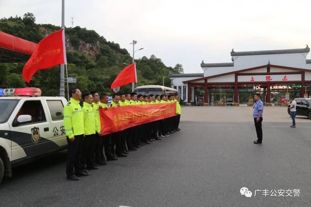 凯旋|【炎风十里相迎、馨香满怀而归】广丰交警抗洪突击队援鄱凯旋