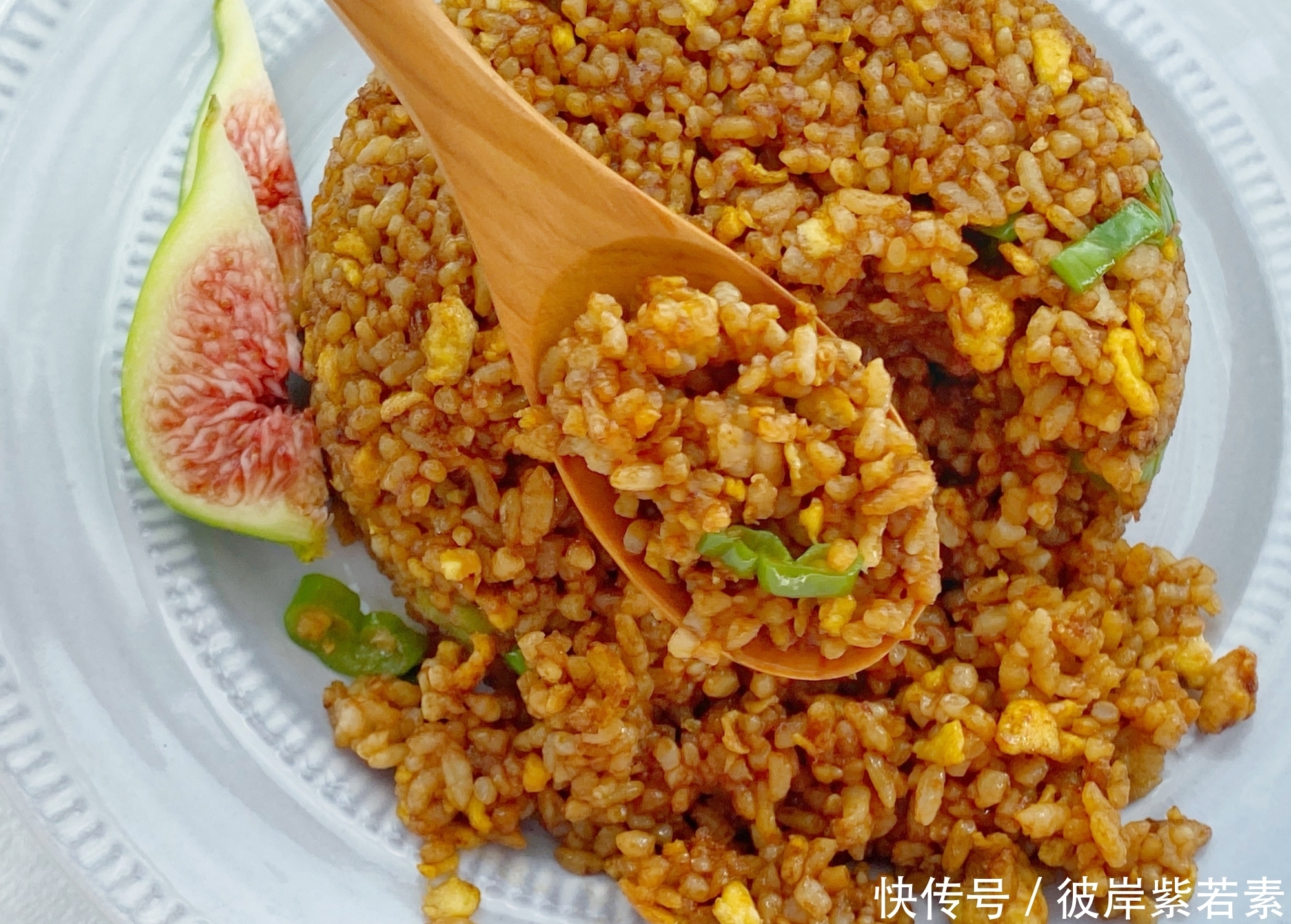 做法|做酱油炒饭时,酱油不要直接加,教你正确做法,粒粒分明又入味