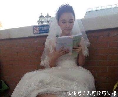 搞笑段子|搞笑图片幽默段子笑话:大妈车上咋多了一位帅哥,哈哈哈