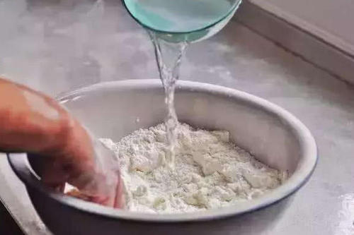 酵母粉|发面别再用白糖和酵母了!用它代替,8分钟快速发满盆