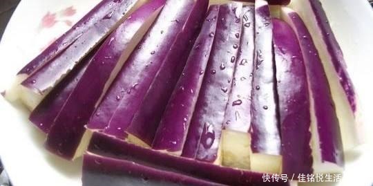 方法|炒茄子时,一下锅就变黑那是你方法没对!加点它,怎么都炒不黑