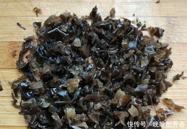 入味|包韭菜鸡蛋饺子,千万不要直接拌馅,多加1步,饺子更香,更入味