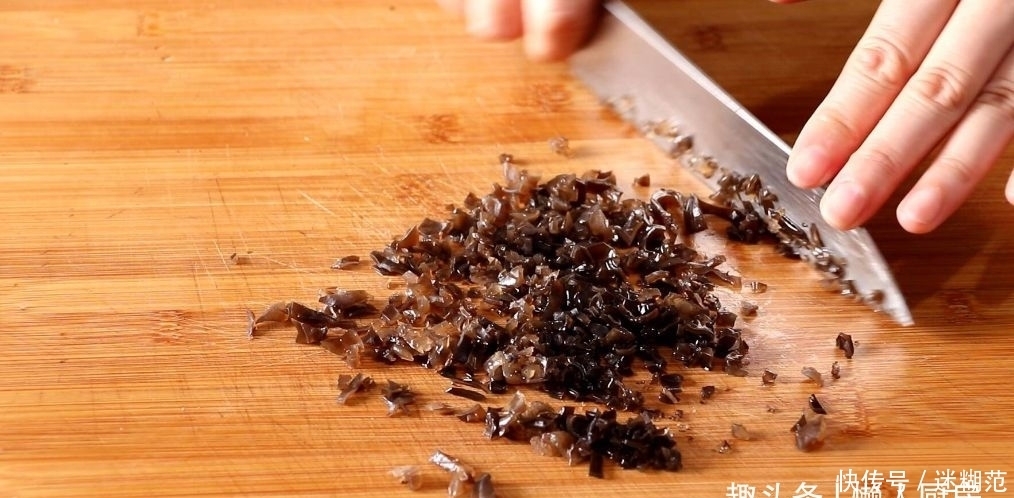 虾仁|豆腐皮别只会烧汤,配上虾仁和莲藕,做成小吃,口感很丰富