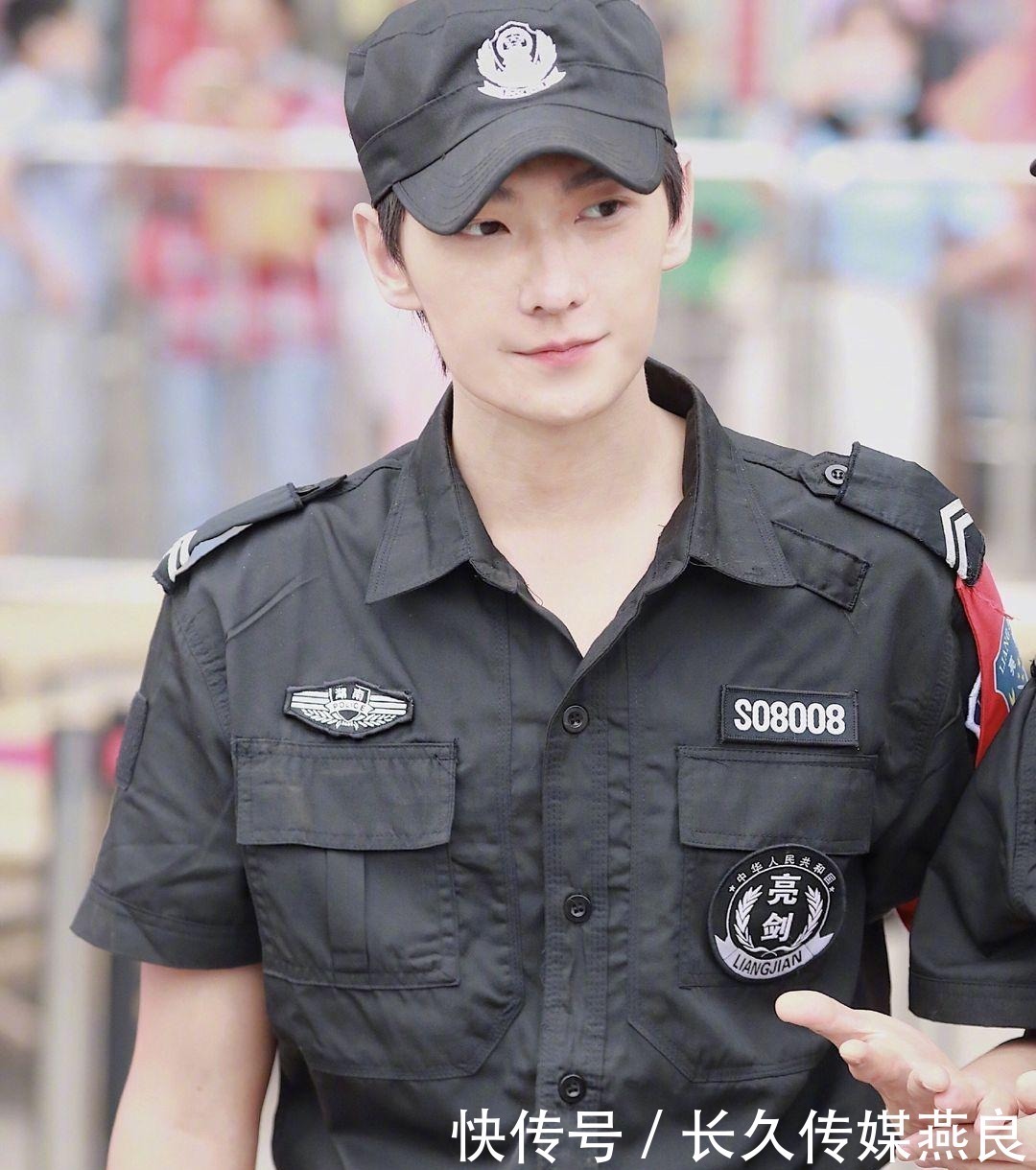 终于|杨洋终于接综艺了,憨憨被套路的样子有点可爱,哥哥们太狠了