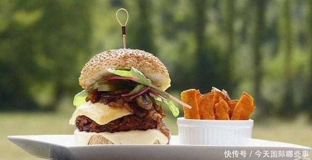 厨师|女友逼吃素食汉堡!男子哭求厨师:能否偷加片起司