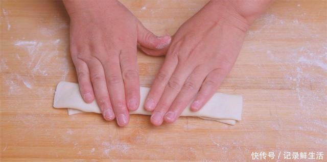 馒头|西葫芦别炒着吃了,试试这种新吃法,比包子馒头简单还好吃,解馋