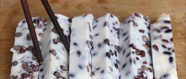 牛奶|牛奶别直接喝了,加红豆这样做,益气补血又解暑,一口一个超舒服