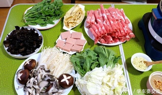 冬天|冬天在家吃火锅乐趣多,孩子自己夹菜,安全不怕烫,妈妈省心多了