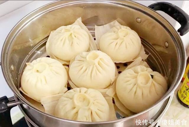 松软|蒸包子时,不要直接上锅蒸,3个小秘诀,包子松软好吃,不回缩