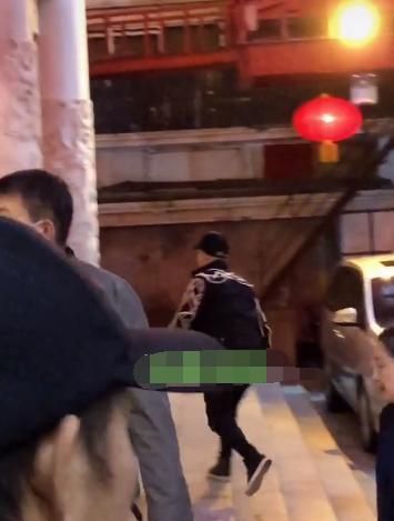 依然|丫蛋前夫王金龙低调现身,穿衣被赞时尚帅气,离婚后依然受捧拍戏