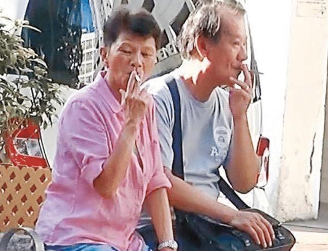  香港娱乐圈|著名影星李修贤参加曾志伟爱妻葬礼，苍老的模样让人看了心疼