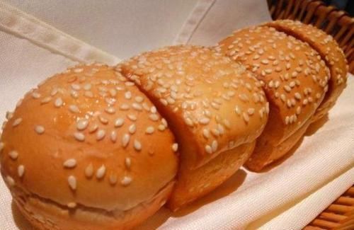 牛排|吃牛排时,为何餐厅要免费赠送一份面包不知道别瞎吃,会闹笑话