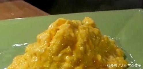 天价|日本“天价”蛋包饭,一刀划开鸡蛋包住饭,你猜用多少个鸡蛋制作