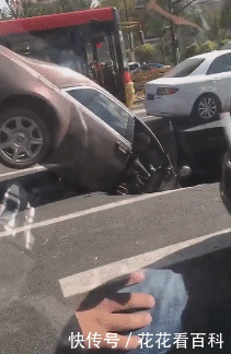 妹子|妹子,大晚上的,你穿这么清凉怎么躺在马路上,多危险啊!