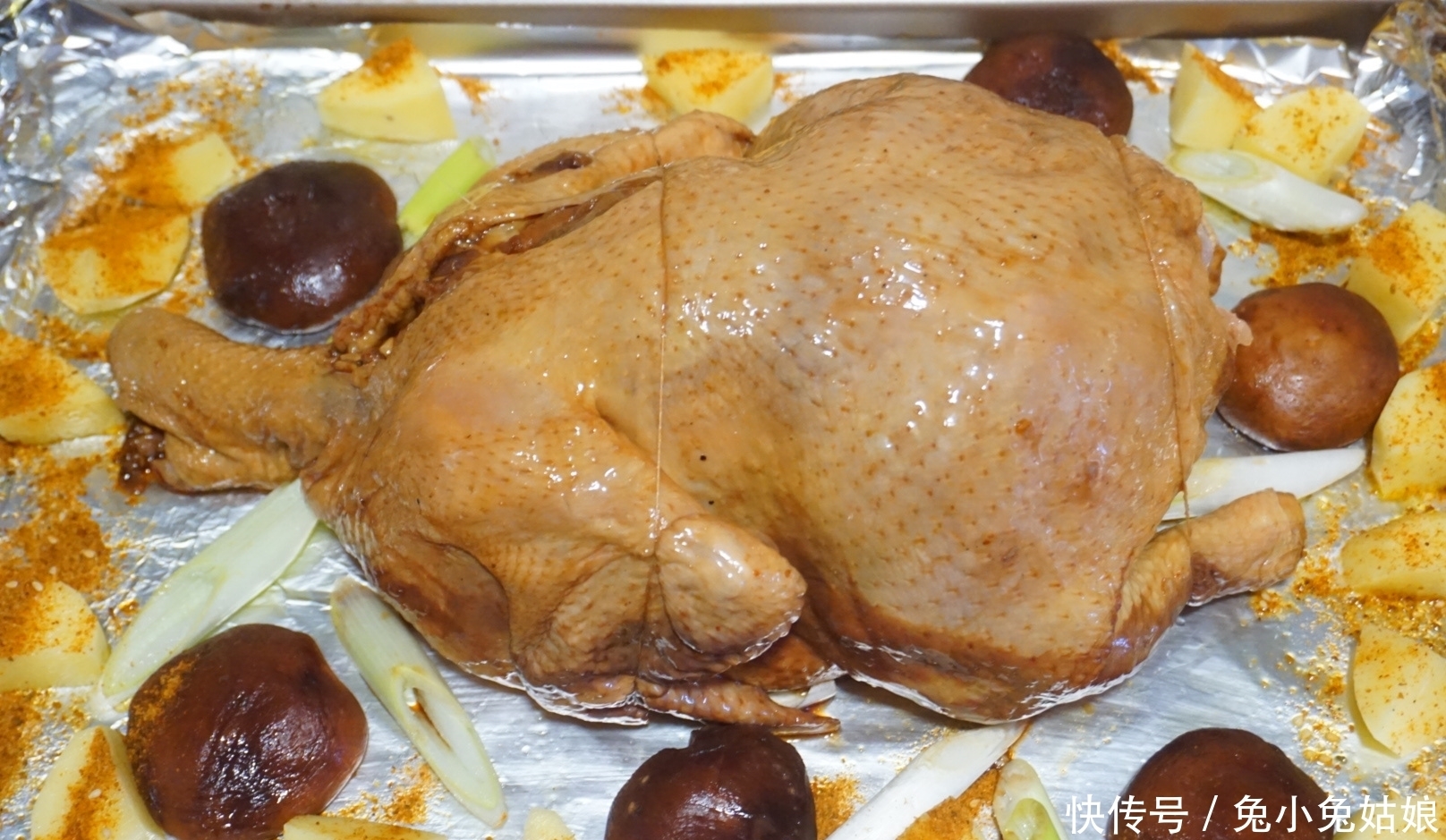 脆皮|秒杀烤鸡店的蜜汁脆皮烤鸡,外皮焦香,肉汁饱满,教你几个小窍门