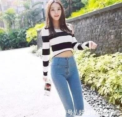 牛仔裤|牛仔裤穿出时尚感，彰显舒适自在的简约个性
