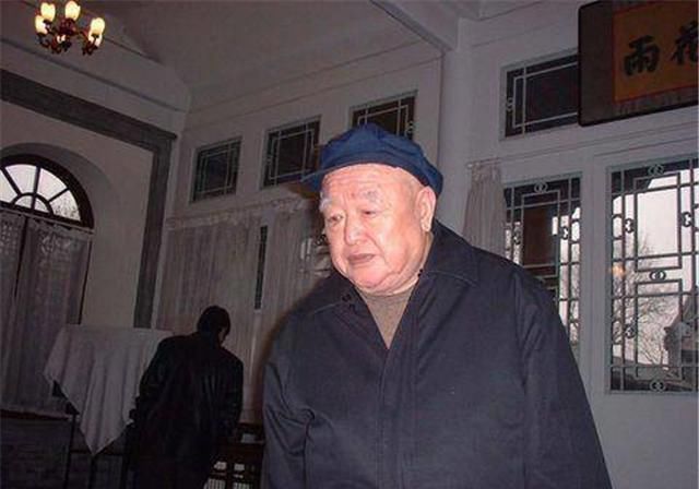 无偿|垃圾堆里也能翻出文物来82岁老人翻出3200多件，全都无偿给国家