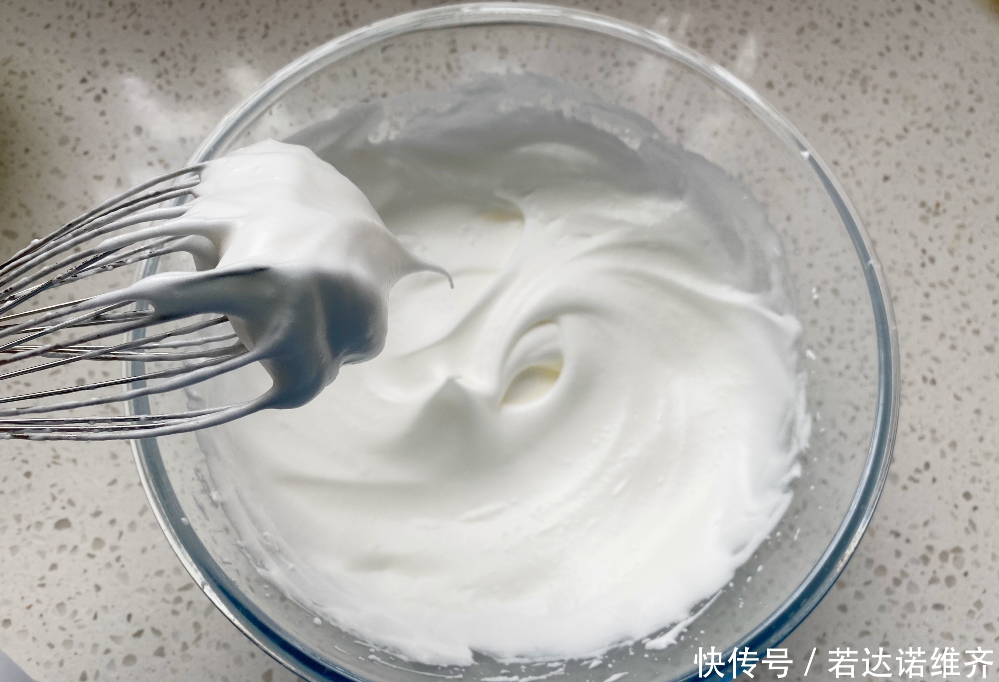 柔软|蛋糕卷最详细的教程,操作方便易成功,细腻柔软怎么卷都不裂