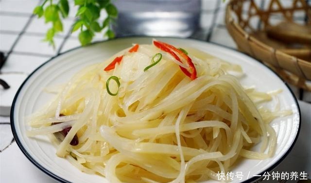土豆丝|炒土豆丝,用醋的时间是关键,做错的人不少,难怪没饭店的好吃