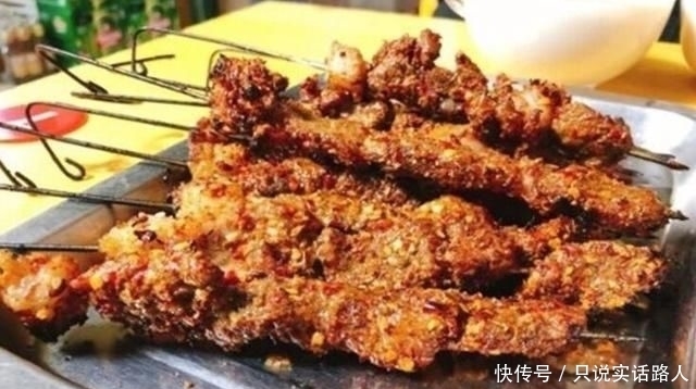 必备|夏天必备项目,路边摊羊肉串,说说你们那里的特色口味?重温夏天