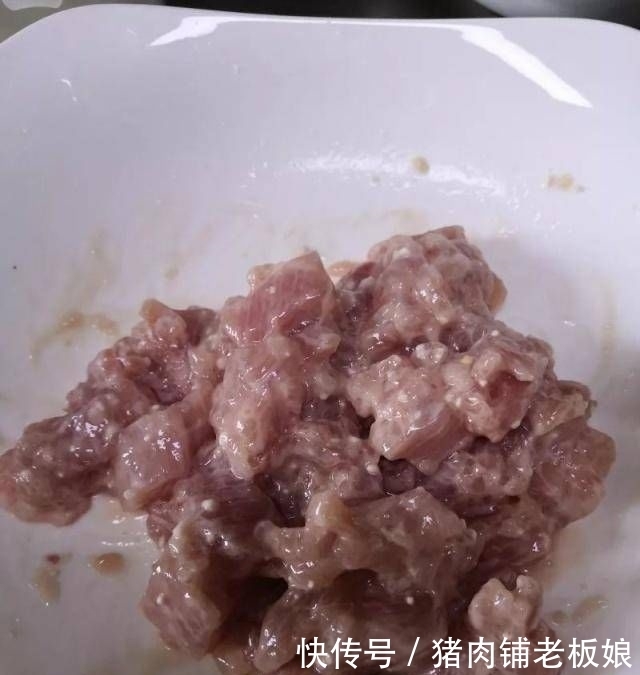  酸甜|菠萝酸甜肉：一道色香味俱全的酸甜佳肴！