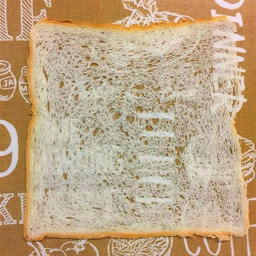 默默地|米其林厨师炫耀刀工,面包切88片,中国拉面师傅默默地拿起了牛肉