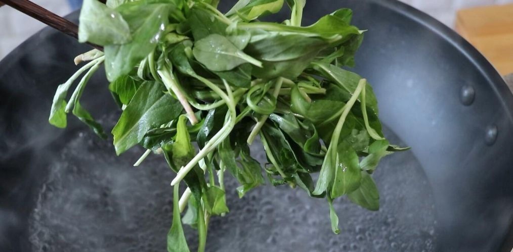 香油|马兰头是春天里的时令蔬菜,配上香干和香油,味道太香了