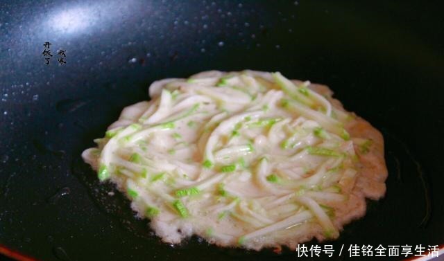 学会|学会这烙饼,不和面不揉面,连炒菜都省了,3分钟做好,懒人必学