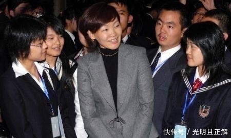 西装|安倍晋三母亲,这位日本贵妇人才是狠角色,无奈选儿媳却看走了眼