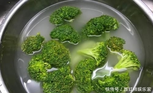 西兰花|清水洗西兰花,比没洗还脏,教你3个小妙招,虫卵污垢自动溜出来!