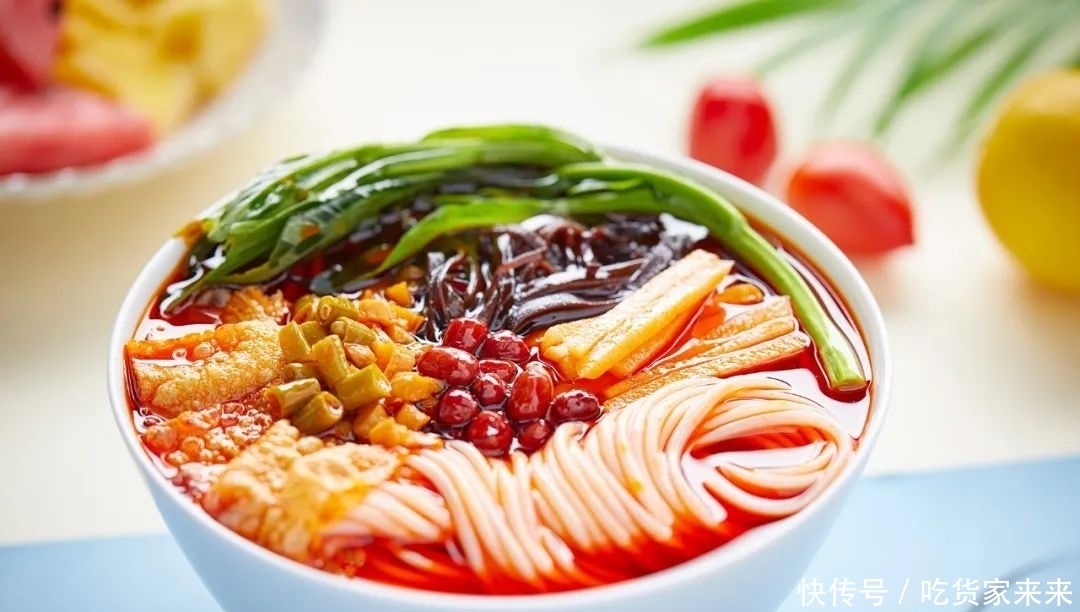 网红|螺蛳粉启示录：地方小吃如何卖成网红爆款？