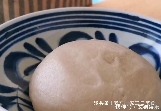 鸡蛋|花生米里加2个鸡蛋,居然这么好吃,不炒也不烙,好吃到停不下来