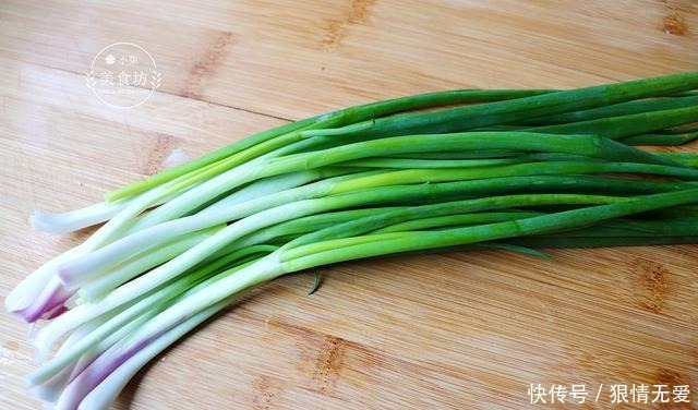 油酥|面粉别做油条了,教你好吃的做法,不用烤不油炸,出锅瞬间被扫光