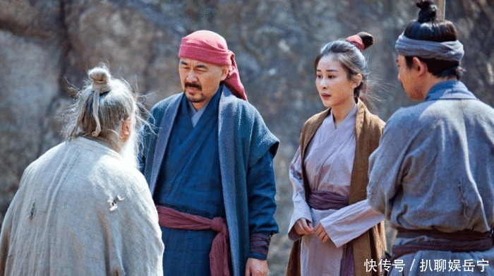 仿佛|他是被幕僚黄袍加身的皇帝，一切都是那么顺利，仿佛经过精心策划