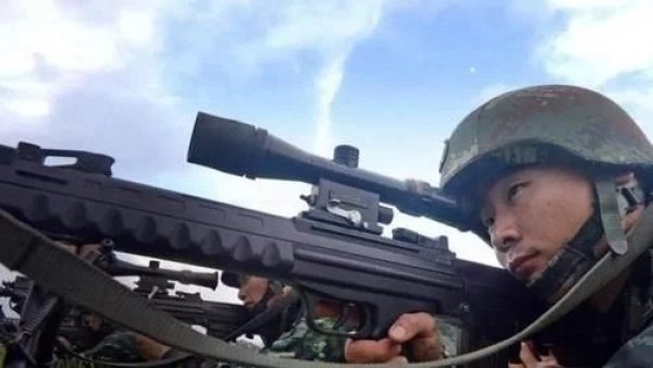 开枪|为啥有的狙击手对目标胸口开枪，而不是头部一枪毙命不好嘛