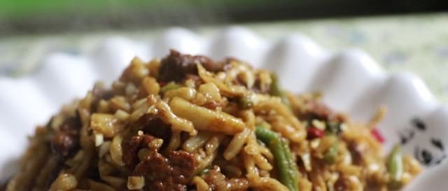 美食|巴盟焖面，舌尖上的美食，这道菜能满足你的味蕾吗