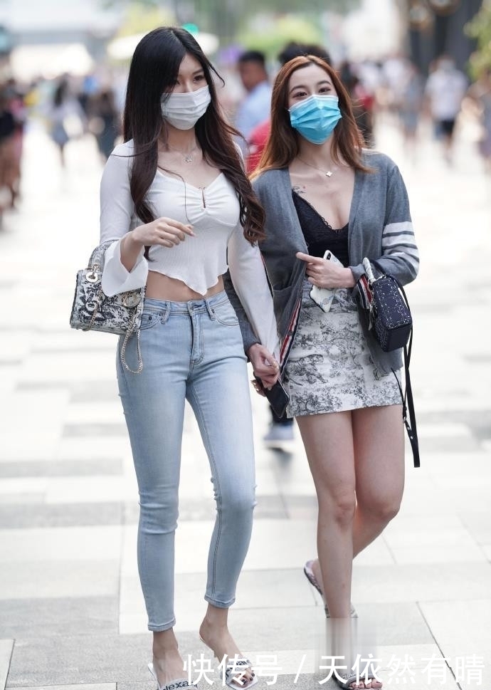 个性|她的上衣看起来很有个性!