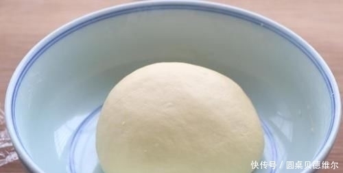 好吃|面粉特别的创意做法,加2个紫薯,比包子馒头都好吃,酥得直掉渣